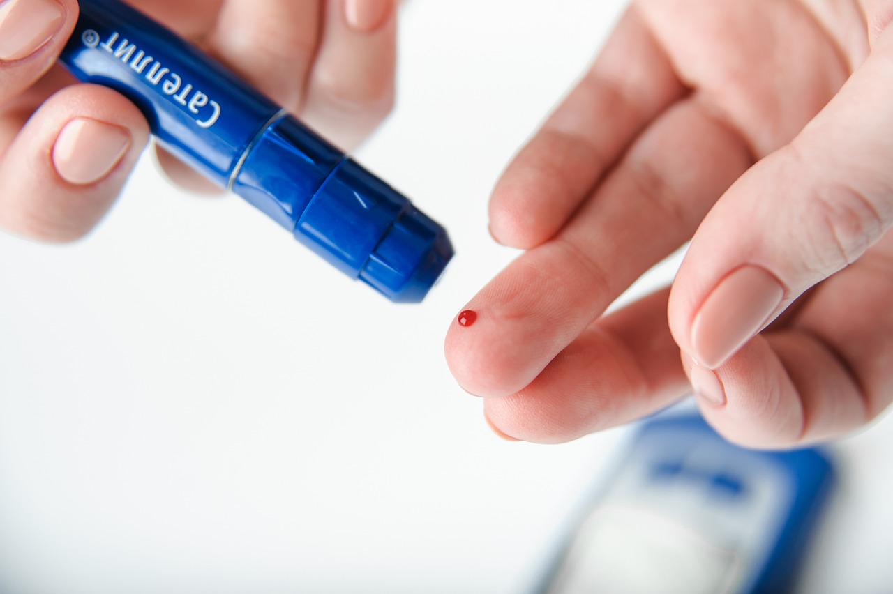 diabetes, elta, the meter, satellite express, pen, puncture of a finger, hands